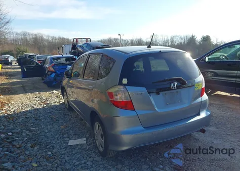 2011 Honda Fit z USA, uszkodzony, nr VIN JHMGE8H37BC023871